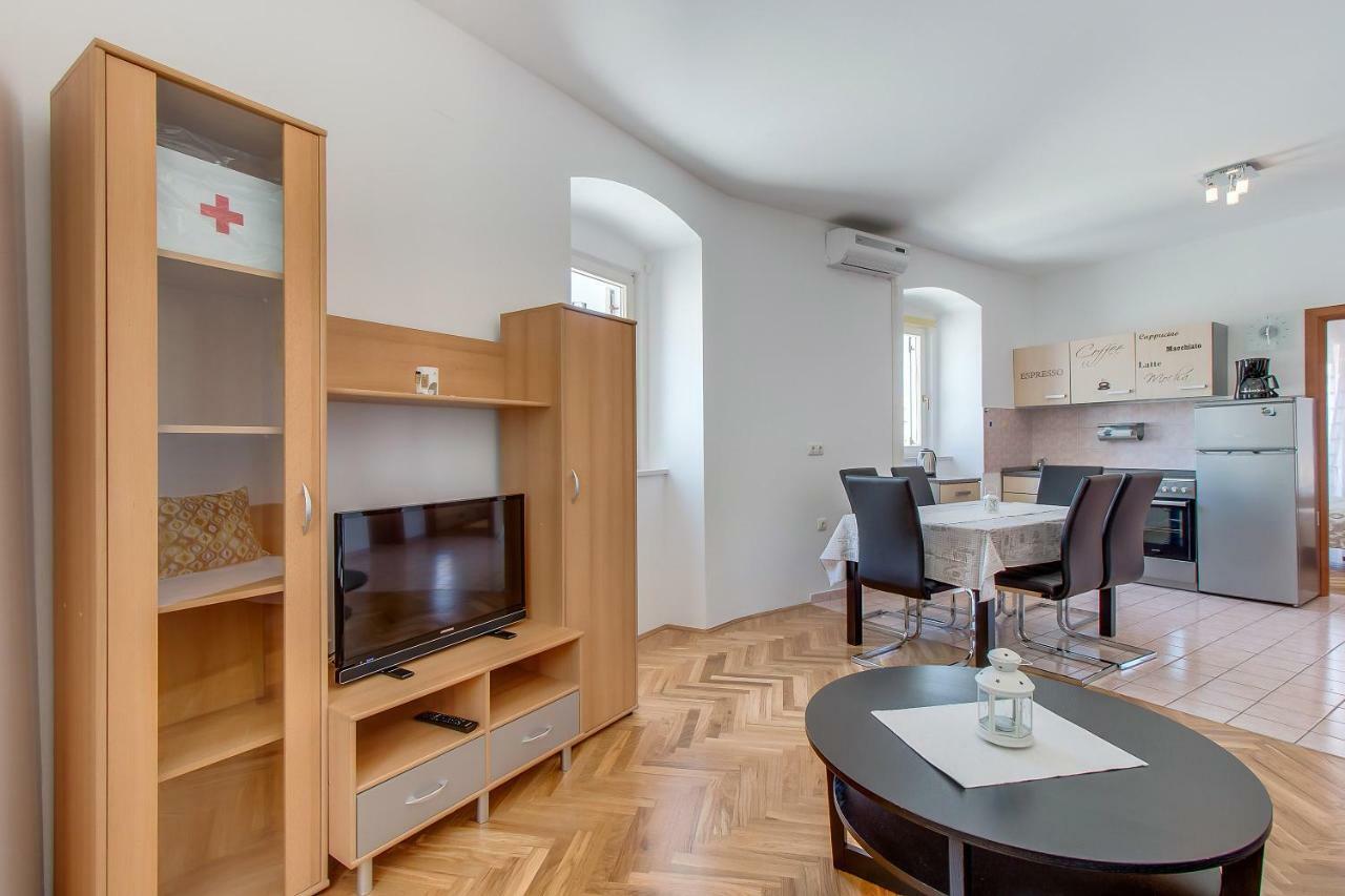Apartments Bellus Mare 말리로시니 외부 사진